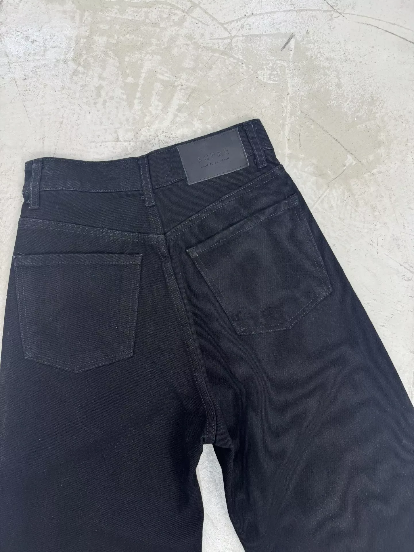 SD478 - Wide Leg Denim Negro Rígido (Vittoria) - Imagen 4