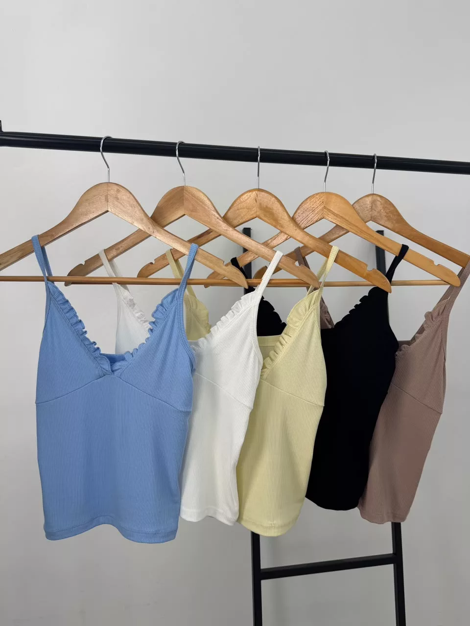 T855 - Musculosa Aeryn Con Voladitos Morley - Imagen 4