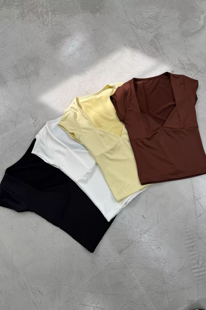 T882 - Remera Davici Recortes Microfibra
