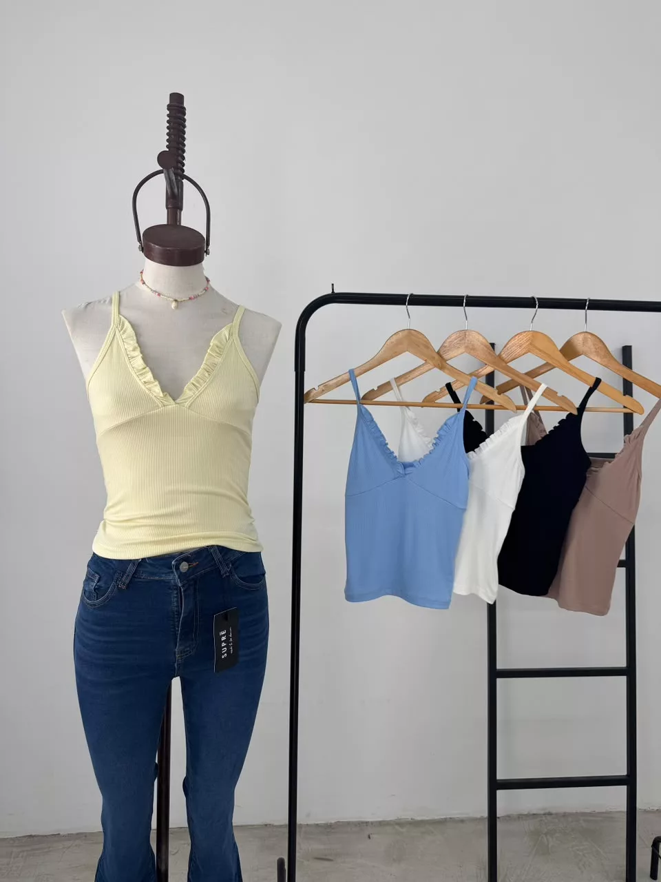 T855 - Musculosa Aeryn Con Voladitos Morley - Imagen 3