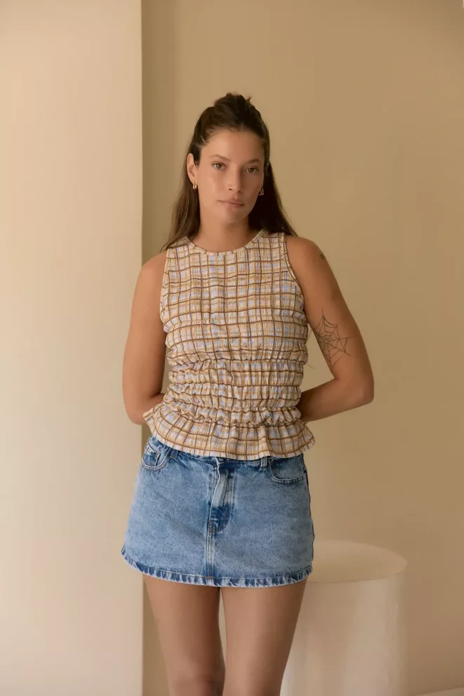Alternative view of T866 - Musculosa Lurelle Con Frunce Cuadros