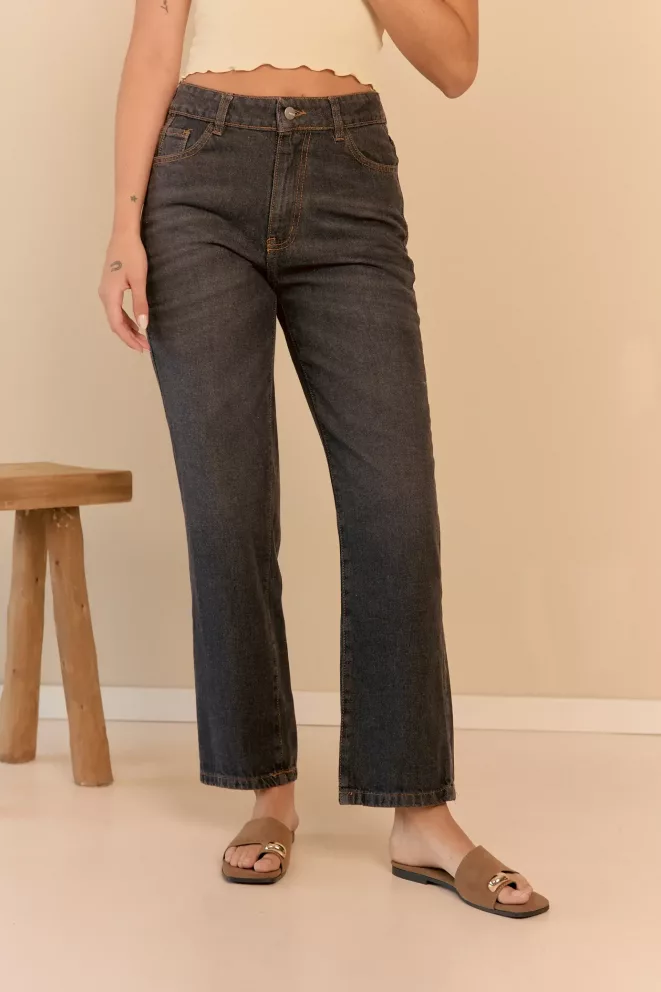 SD415 - Straight Cropped Denim Negro Gastado Rígido (Brown)
