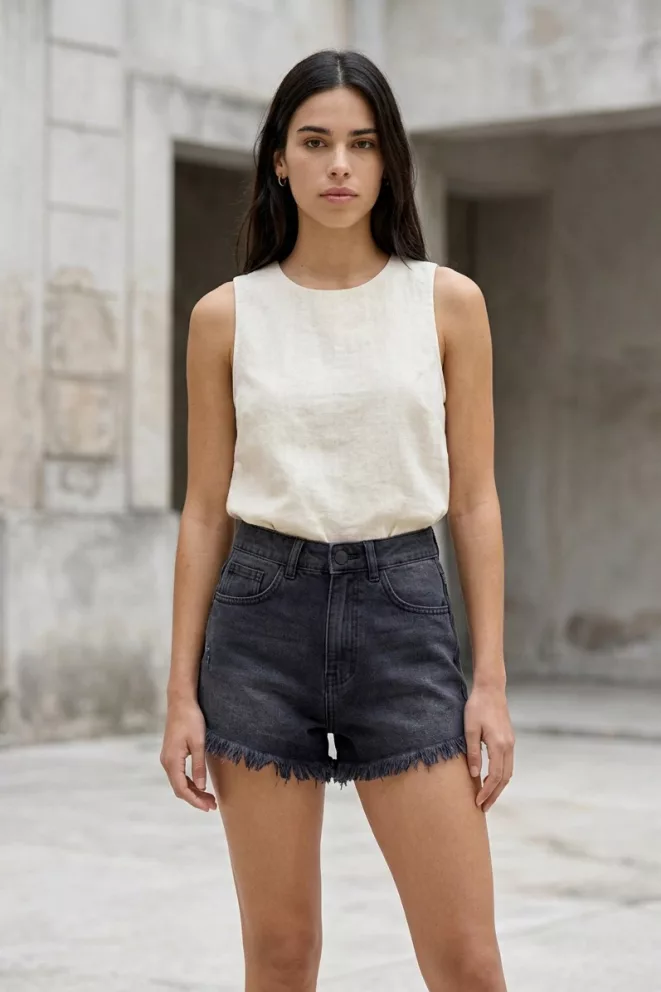 SD479 - Short Denim Negro Rígido Desflecado (Lennon)