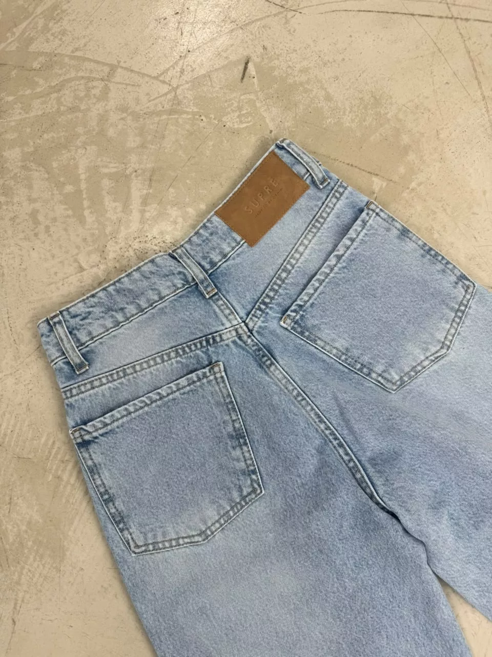 SD481 - Wide Leg Denim Celeste Rígido (Alira) - Imagen 3