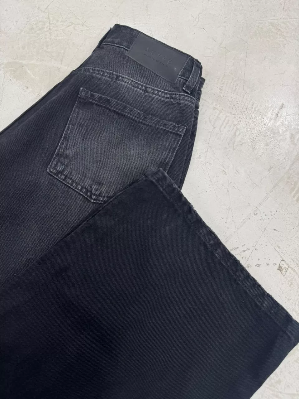 SD480 - Wide Leg Denim Negro Gastado Rígido (Maila) - Imagen 5